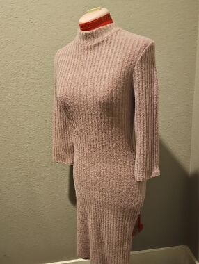 Soft Ribbed Knit Dress in Light Mauve